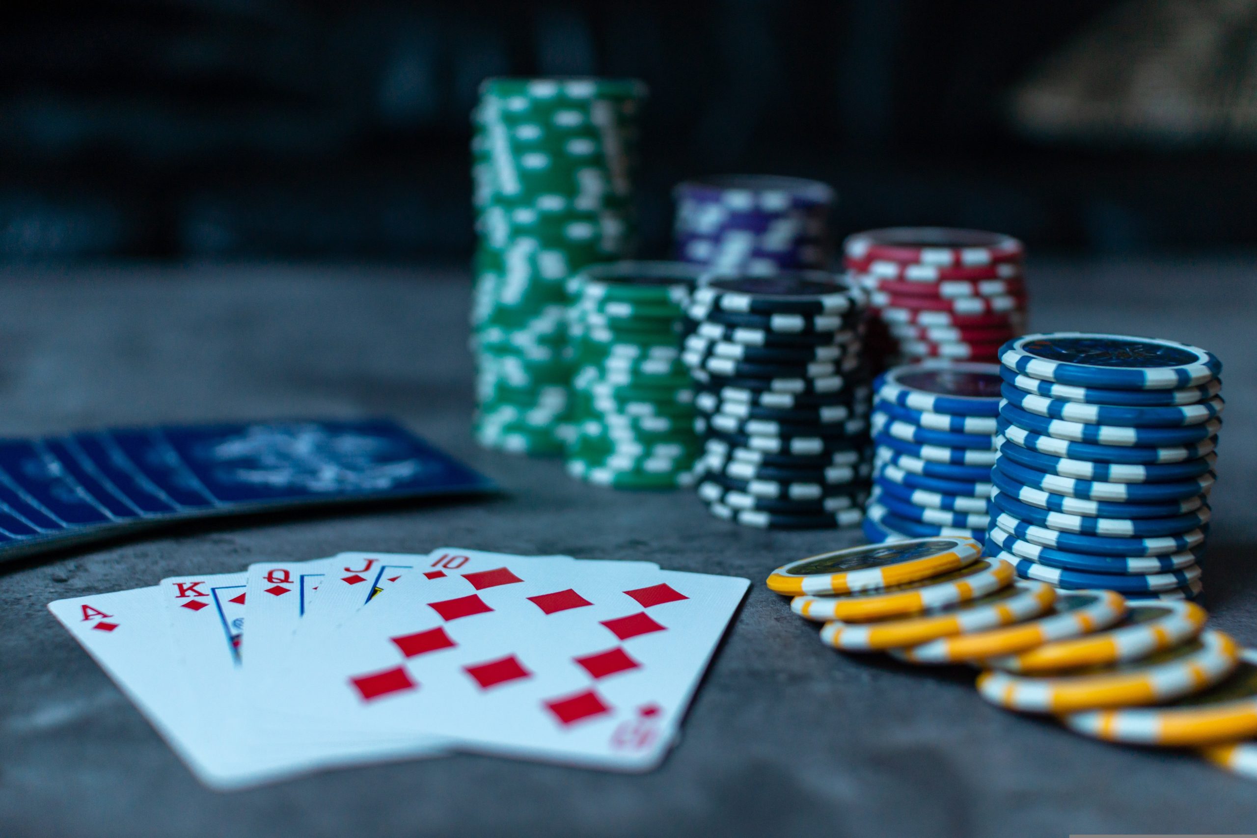 Cum se clasifică mâinile la poker și în ce ordine se află combinațiile