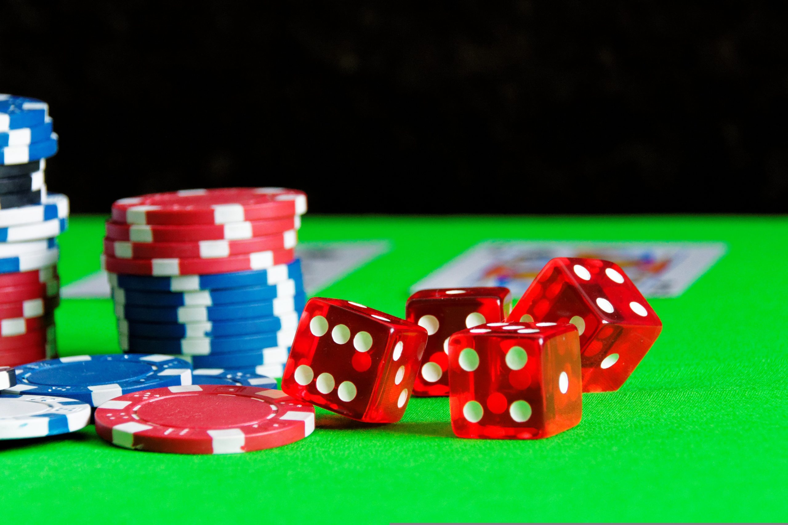 Cum funcționează un turneu de poker de la prima mână până la masa finală