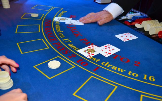 Ce este baccarat live cu mai multe mese și cum funcționează selecția mesei